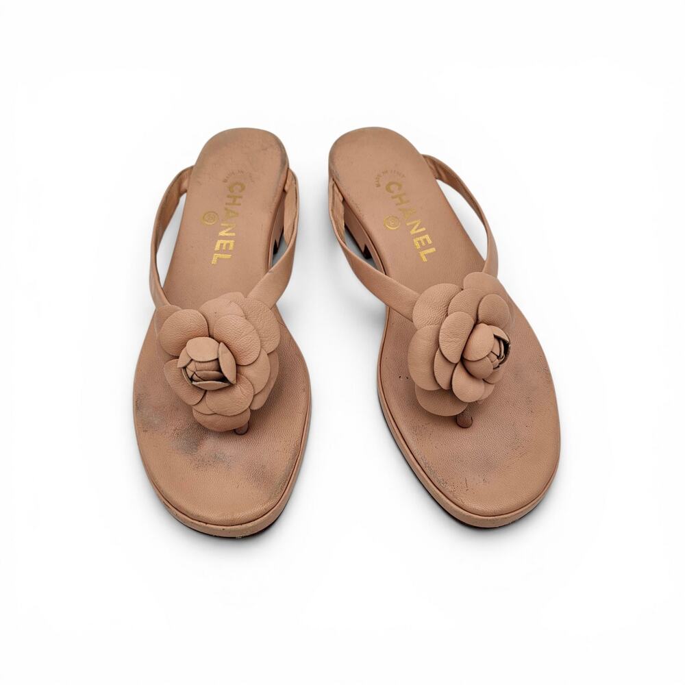 Chanel Camelia Thong Flip Flop Flat Vintage Beige Tan Leather Flower Size 8